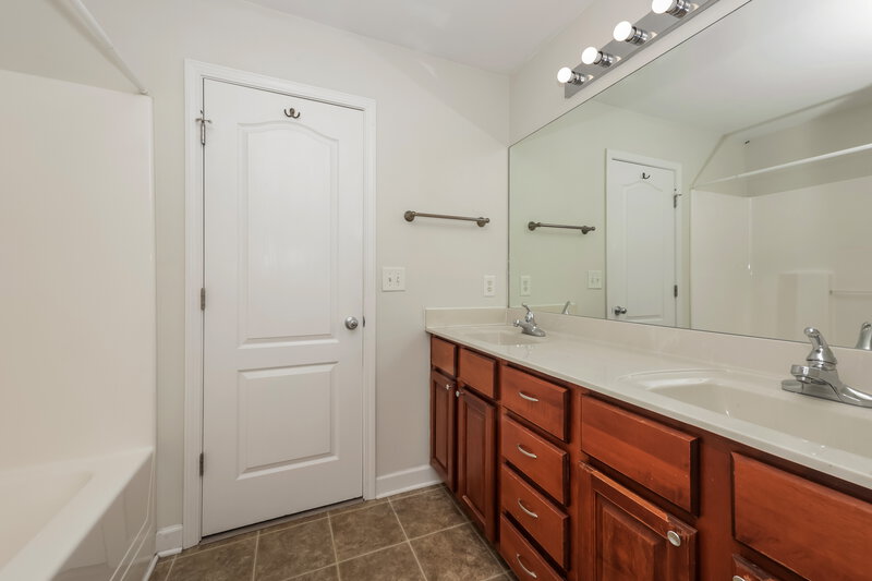 1,755/Mo, 8002 Starling Ct Spring Hill, TN 37174 Bathroom View 2