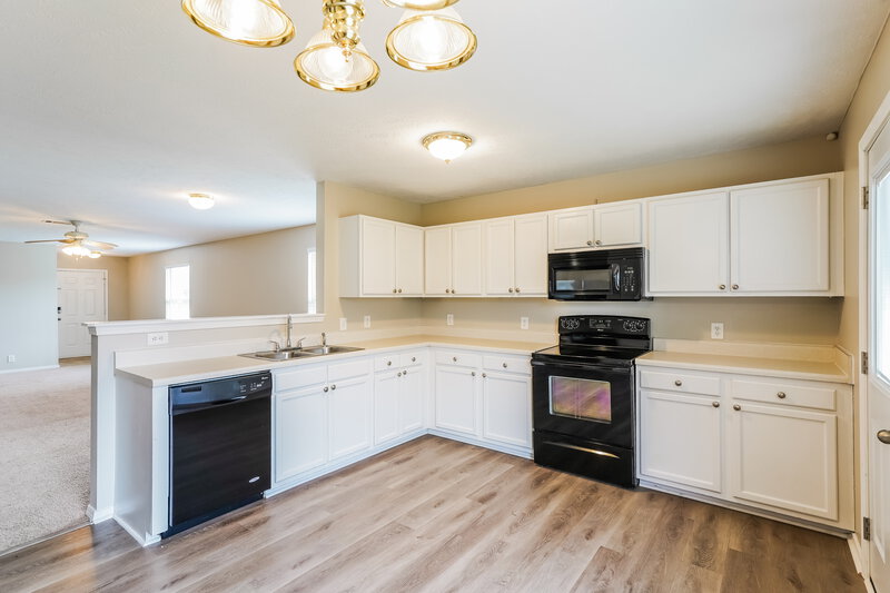 2,150/Mo, 805 Hammersmith Dr Smyrna, TN 37167 Kitchen View