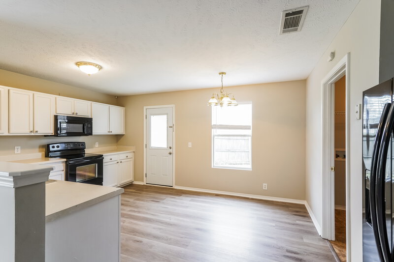 2,150/Mo, 805 Hammersmith Dr Smyrna, TN 37167 Kitchen View 2