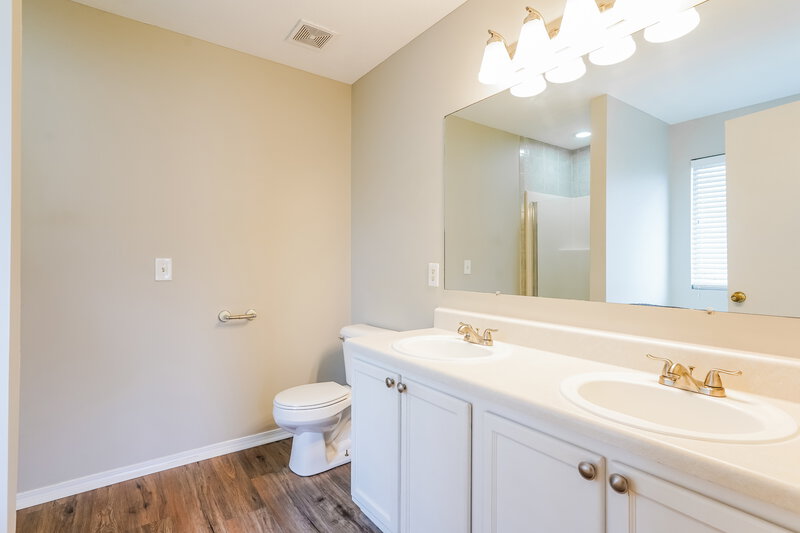 2,150/Mo, 805 Hammersmith Dr Smyrna, TN 37167 Main Bathroom View