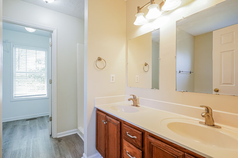 2,395/Mo, 307 Acorn Ct Smyrna, TN 37167 Main Bathroom View