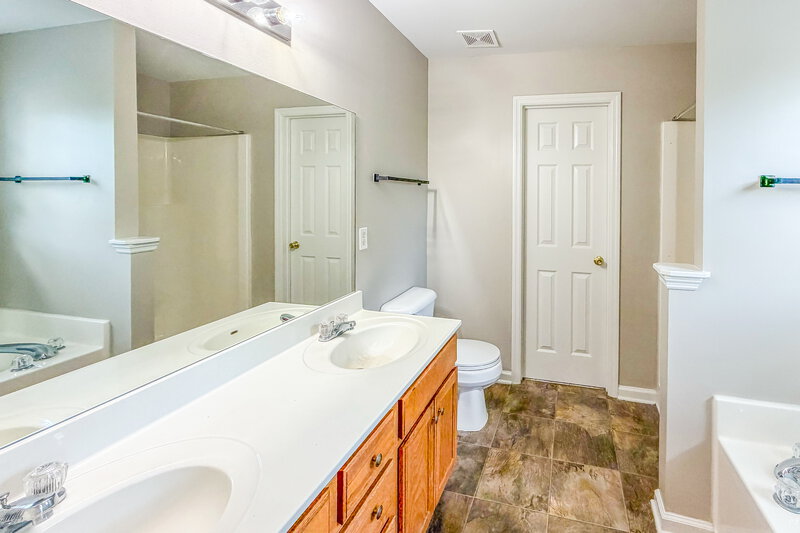 2,625/Mo, 1864 Devon Dr Spring Hill, TN 37174 Main Bathroom View