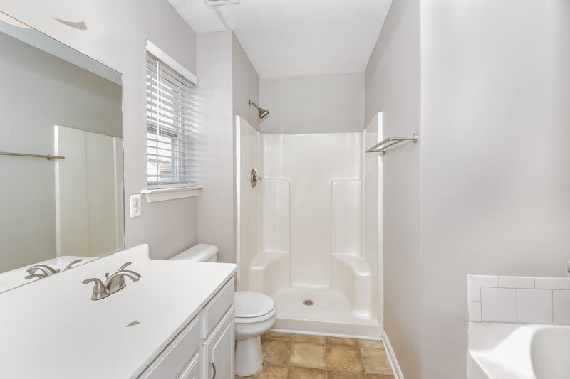 3,120/Mo, 6721 Birchbrook Dr Antioch, TN 37013 Main Bathroom View