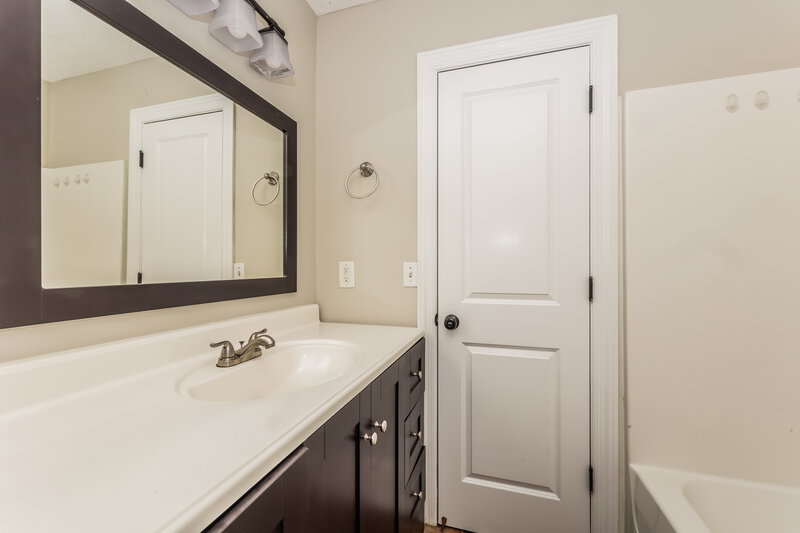 3,080/Mo, 4956 Alexis Dr Antioch, TN 37013 Bathroom View 2