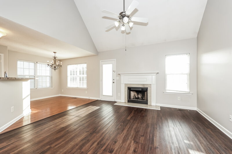 2,445/Mo, 4032 Pineorchard Pl Antioch, TN 37013 Living Room View 2