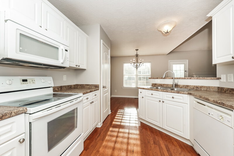 2,445/Mo, 4032 Pineorchard Pl Antioch, TN 37013 Kitchen View