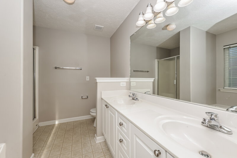 2,445/Mo, 4032 Pineorchard Pl Antioch, TN 37013 Main Bathroom View 2