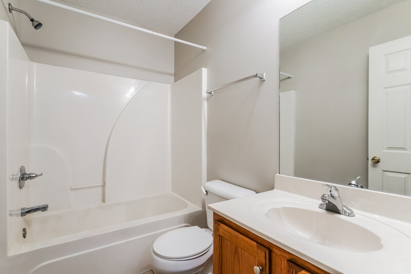 2,635/Mo, 3613 Shorewind Bay Antioch, TN 37013 Bathroom View