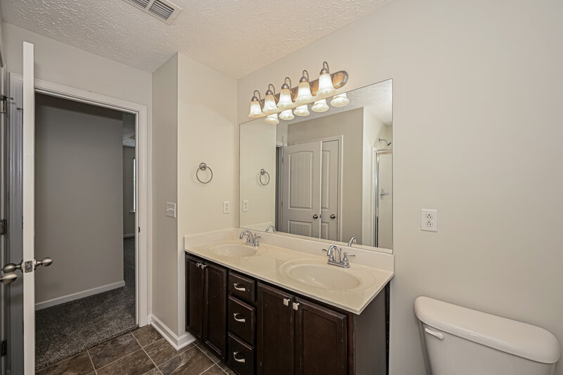 2,350/Mo, 3524 Oval Hesson Ln Murfreesboro, TN 37128 Main Bathroom View