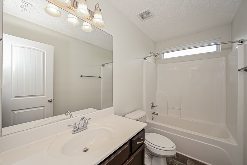 2,350/Mo, 3524 Oval Hesson Ln Murfreesboro, TN 37128 Bathroom View