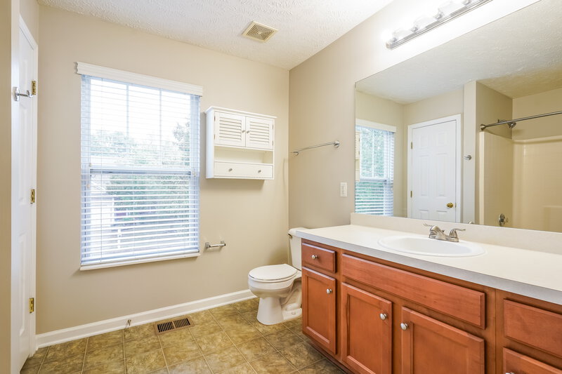 2,065/Mo, 1031 Bradford Park Rd Mt Juliet, TN 37122 Main Bathroom View