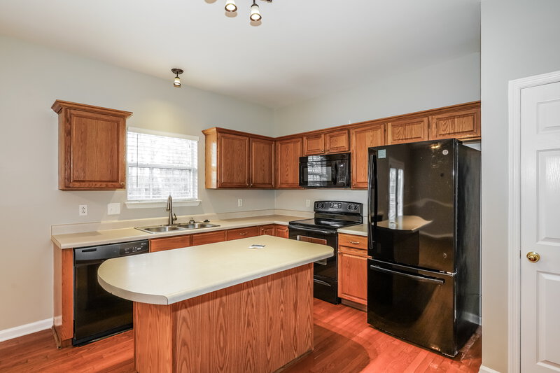2,110/Mo, 6132 Bent Wood Dr Antioch, TN 37013 Kitchen View