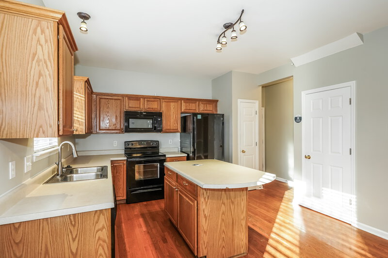 2,110/Mo, 6132 Bent Wood Dr Antioch, TN 37013 Kitchen View 2