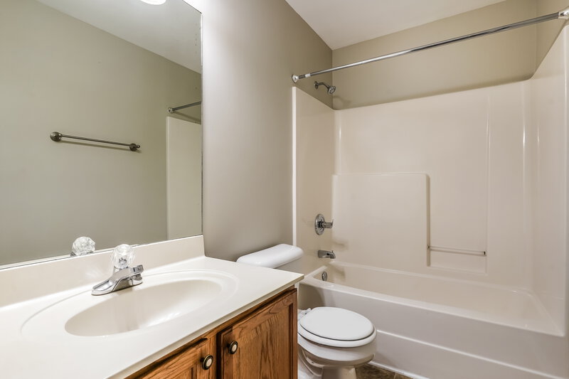 2,110/Mo, 6132 Bent Wood Dr Antioch, TN 37013 Bathroom View