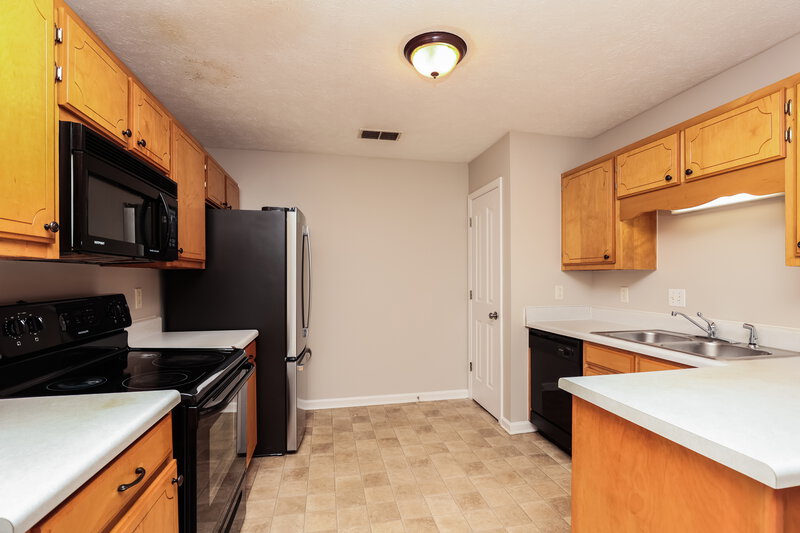 2,055/Mo, 1280 Saint Andrews Dr Murfreesboro, TN 37128 Kitchen View 2
