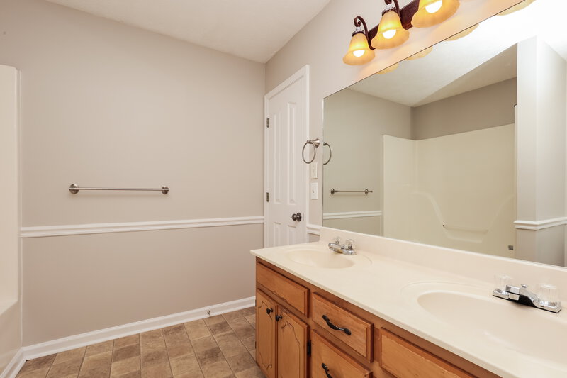 2,055/Mo, 1280 Saint Andrews Dr Murfreesboro, TN 37128 Main Bathroom View