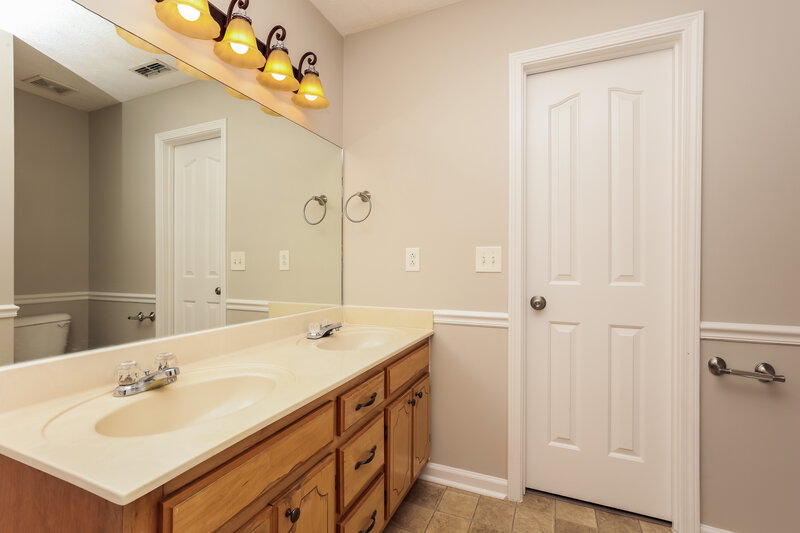 2,055/Mo, 1280 Saint Andrews Dr Murfreesboro, TN 37128 Main Bathroom View 2