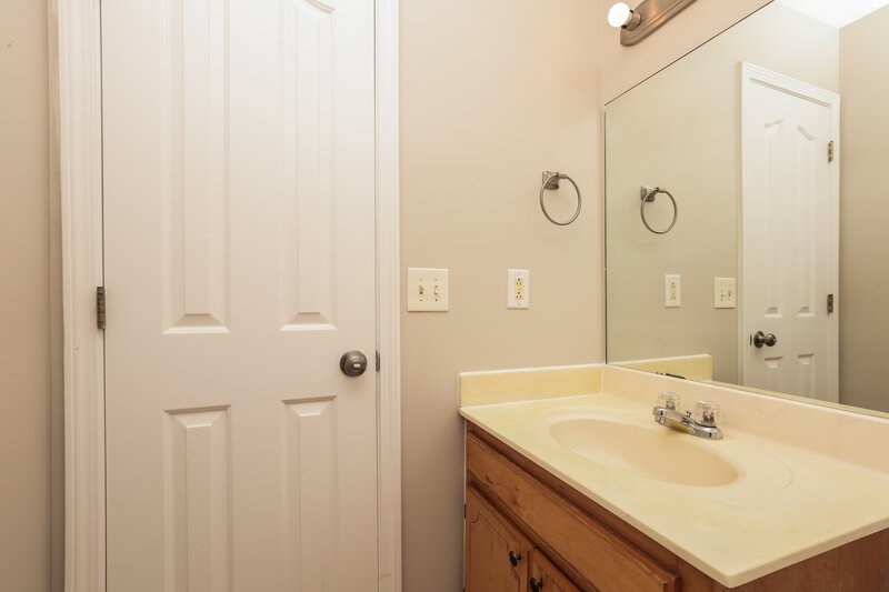 2,055/Mo, 1280 Saint Andrews Dr Murfreesboro, TN 37128 Bathroom View 2