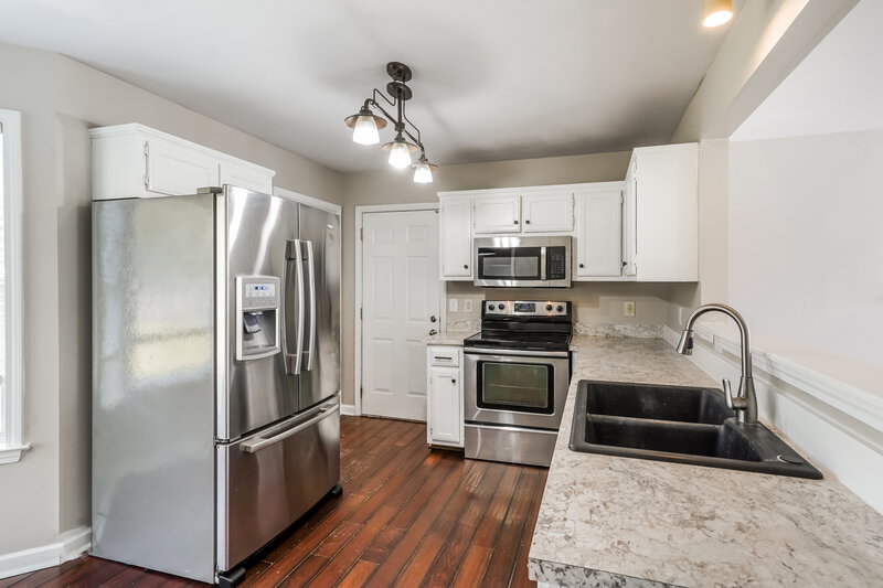 2,230/Mo, 2800 Overton Dr Thompsons Station, TN 37179 Kitchen View 2