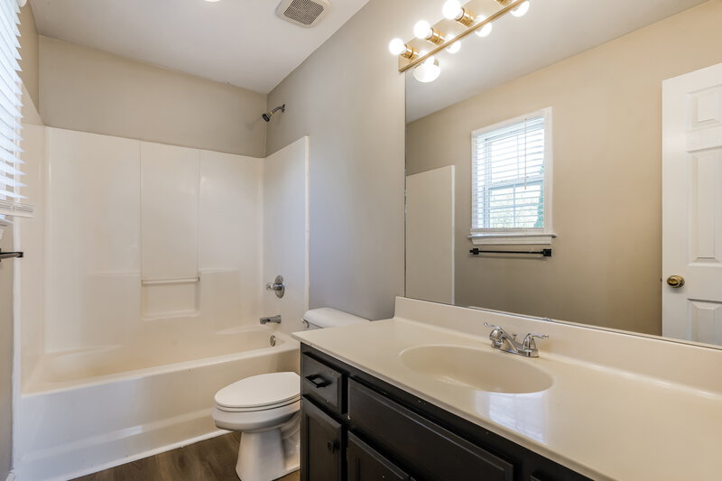 2,230/Mo, 2800 Overton Dr Thompsons Station, TN 37179 Main Bathroom View