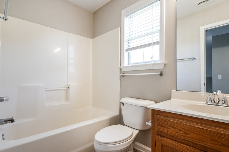 2,230/Mo, 2800 Overton Dr Thompsons Station, TN 37179 Bathroom View