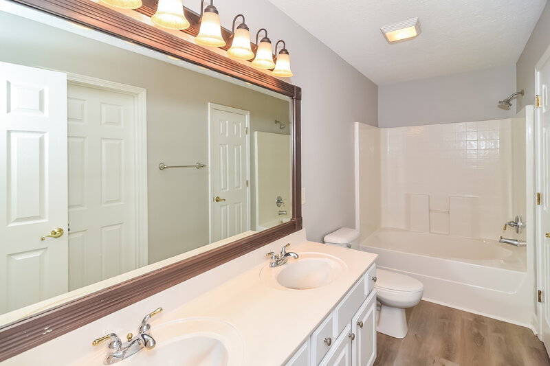 2,835/Mo, 608 Blossom Hill Dr Smyrna, TN 37167 Main Bathroom View