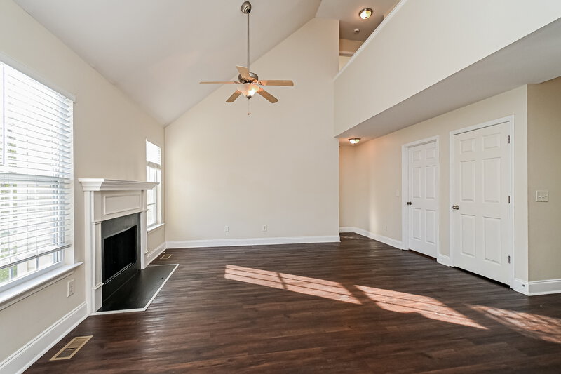 0/Mo, 1565 Bridgecrest Dr Antioch, TN 37013 Living Room View