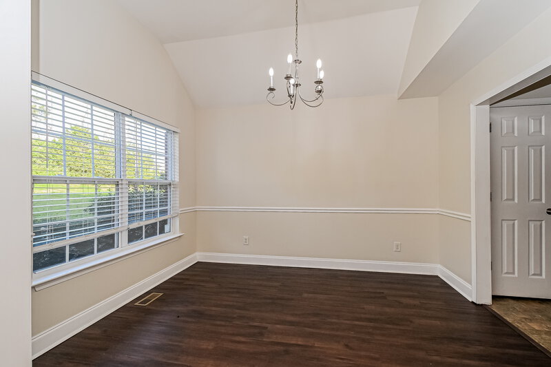 0/Mo, 1565 Bridgecrest Dr Antioch, TN 37013 Dining Room View