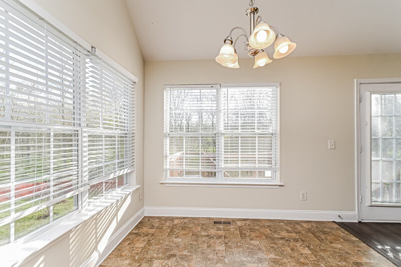 0/Mo, 1565 Bridgecrest Dr Antioch, TN 37013 Breakfast Nook View