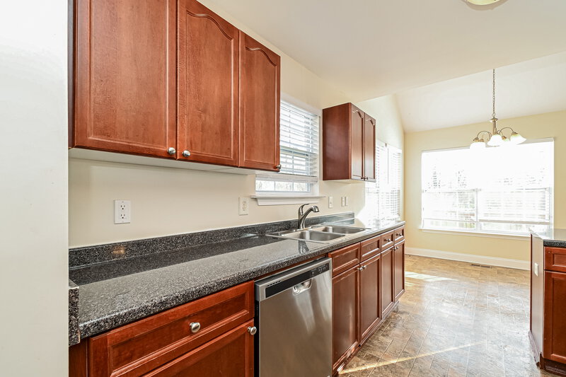 0/Mo, 1565 Bridgecrest Dr Antioch, TN 37013 Kitchen View 2