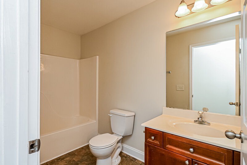 0/Mo, 1565 Bridgecrest Dr Antioch, TN 37013 Bathroom View