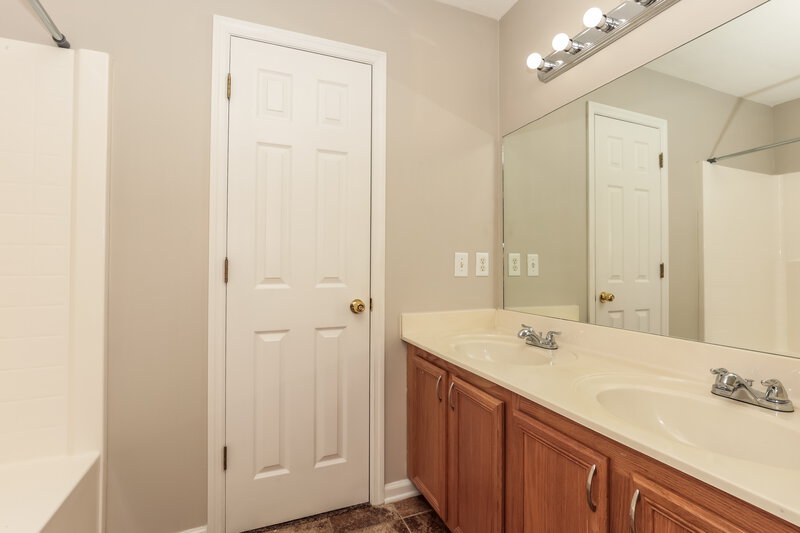 3,410/Mo, 2184 Spring Hill Cir Spring Hill, TN 37174 Bathroom View
