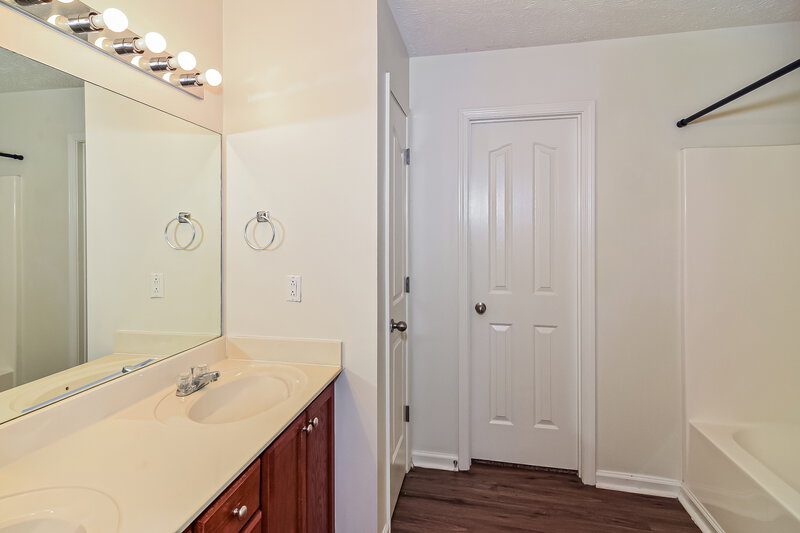 2,000/Mo, 3128 Sherborne Ct Murfreesboro, TN 37128 Main Bathroom View