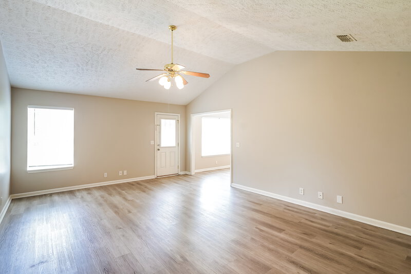 1,990/Mo, 1187 Saint Andrews Dr Murfreesboro, TN 37127 Living Room View 2