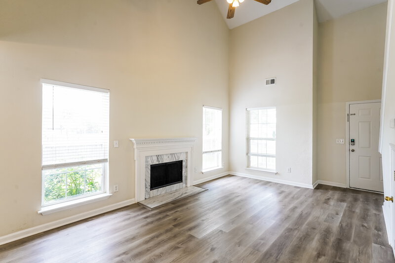 2,100/Mo, 608 Birchbrook Ct Antioch, TN 37013 Living Room View