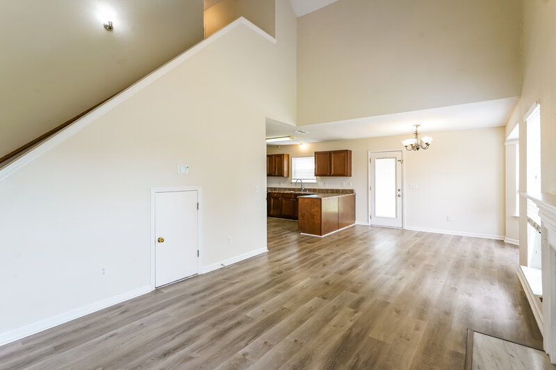 2,100/Mo, 608 Birchbrook Ct Antioch, TN 37013 Living Room View 2