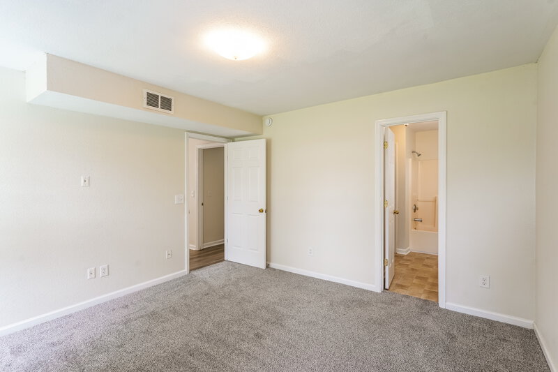2,100/Mo, 608 Birchbrook Ct Antioch, TN 37013 Main Bedroom View 2