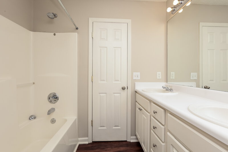2,830/Mo, 4829 Nina Marie Ave Murfreesboro, TN 37129 Main Bathroom View