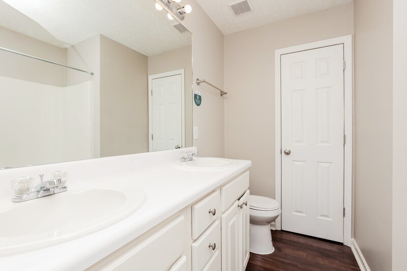 2,830/Mo, 4829 Nina Marie Ave Murfreesboro, TN 37129 Main Bathroom View 2