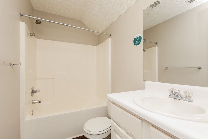 2,830/Mo, 4829 Nina Marie Ave Murfreesboro, TN 37129 Bathroom View