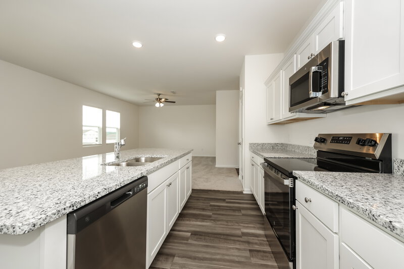 2,220/Mo, 3565 Fellowship Rd Columbia, TN 38401 Kitchen View 2
