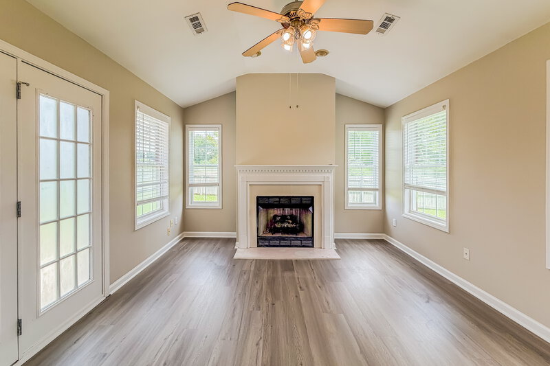 2,405/Mo, 304 Cheairs Ct Spring Hill, TN 37174 Family Room View