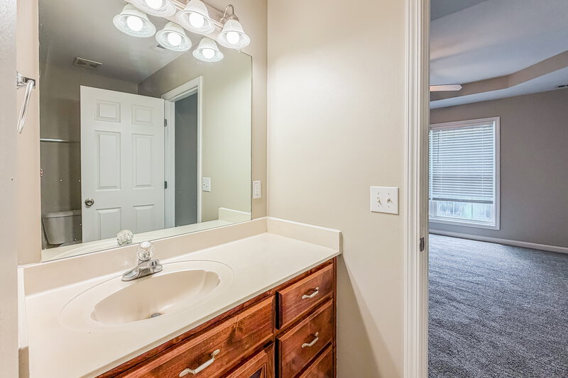 2,405/Mo, 304 Cheairs Ct Spring Hill, TN 37174 Main Bathroom View