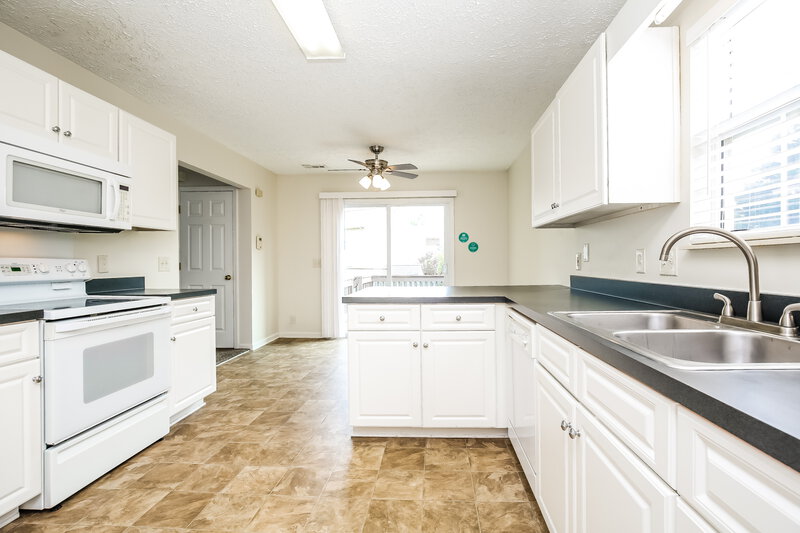 3,560/Mo, 3508 Glenfalls Dr Hermitage, TN 37076 Kitchen View 2