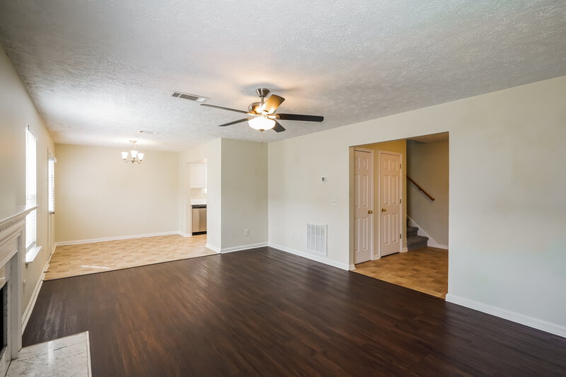 2,050/Mo, 305 Indian Park Dr Murfreesboro, TN 37128 Living Room View