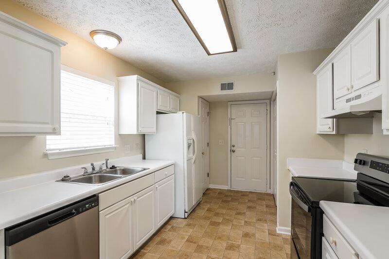 2,050/Mo, 305 Indian Park Dr Murfreesboro, TN 37128 Kitchen View