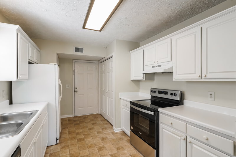 2,050/Mo, 305 Indian Park Dr Murfreesboro, TN 37128 Kitchen View 2