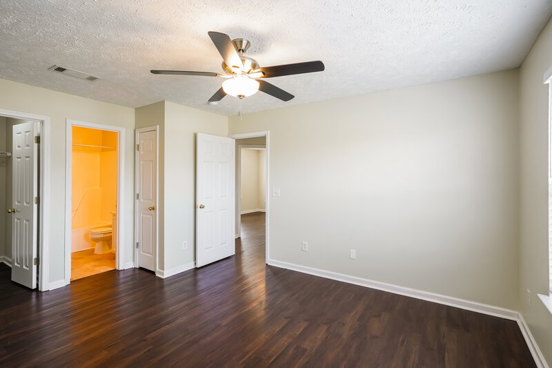 2,050/Mo, 305 Indian Park Dr Murfreesboro, TN 37128 Main Bedroom View 2