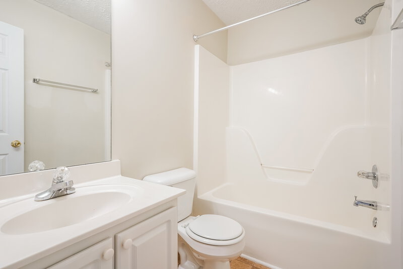 2,050/Mo, 305 Indian Park Dr Murfreesboro, TN 37128 Main Bathroom View