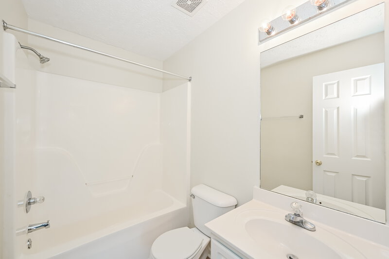 1,995/Mo, 305 Indian Park Dr Murfreesboro, TN 37128 Main Bathroom View